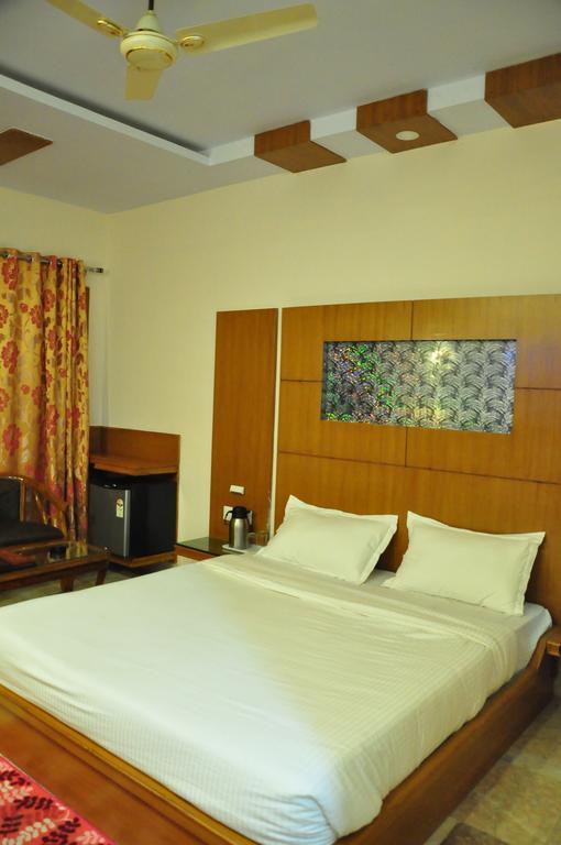 Hotel Basera Brij Bhoomi Vrindāvan Zimmer foto